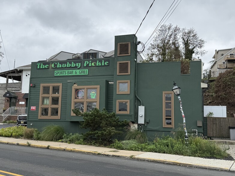 23 Bay Ave, Highlands, NJ à vendre - Photo du bâtiment - Image 2 de 12