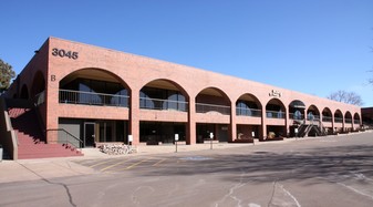 Marketplace Courtyard-Bldg B - Épicerie