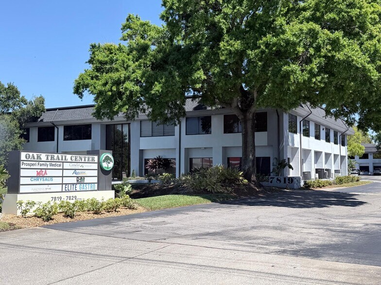 7819 N Dale Mabry Hwy, Tampa, FL à louer - Photo du bâtiment - Image 2 de 3