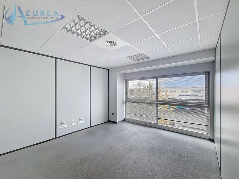 Office in Saint-Laurent-du-Var for lease - Building Photo - Image 3 of 11