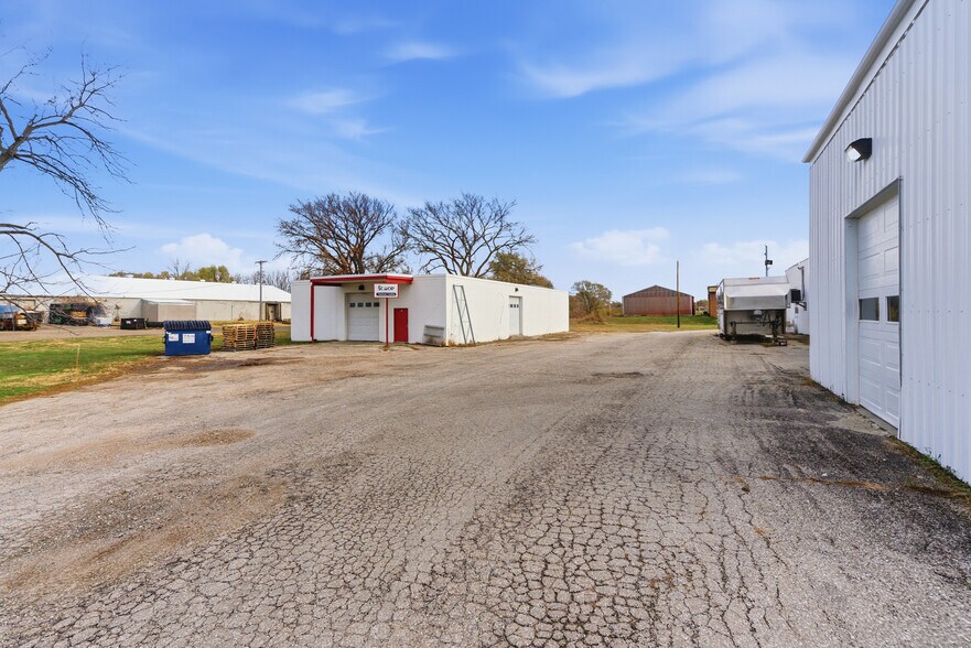 3050 Wagner Rd, Waterloo, IA à vendre - Photo du bâtiment - Image 3 de 25