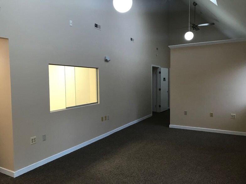 186 Thomas Johnson Dr, Frederick, MD for lease - Interior Photo - Image 3 of 91