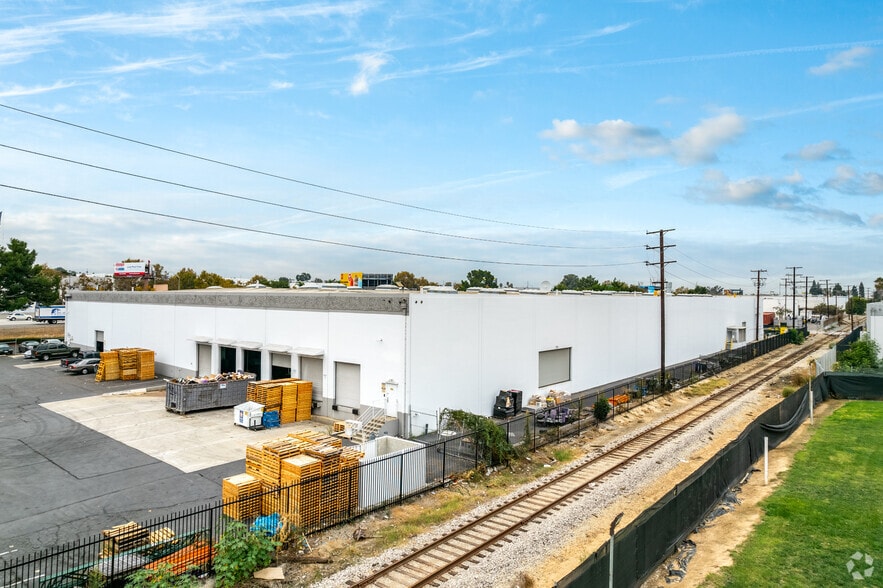 1111 W Artesia Blvd, Compton, CA for lease - Building Photo - Image 3 of 5