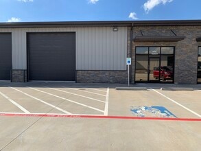 6427 Highway 105, Conroe, TX for lease Building Photo- Image 1 of 8