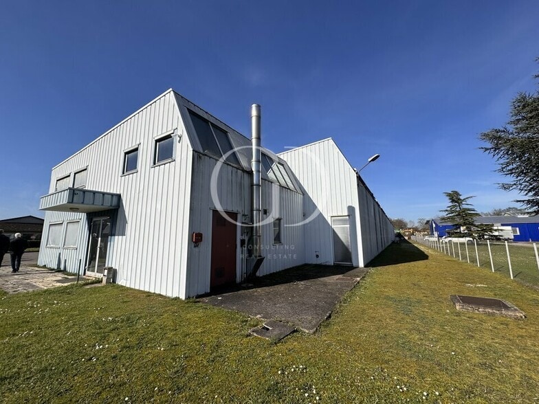 Flex in Saint Andre De Corcy for sale - Building Photo - Image 3 of 9