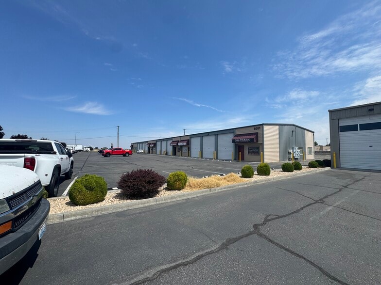 6159 W Deschutes Ave, Kennewick, WA for lease - Building Photo - Image 2 of 6
