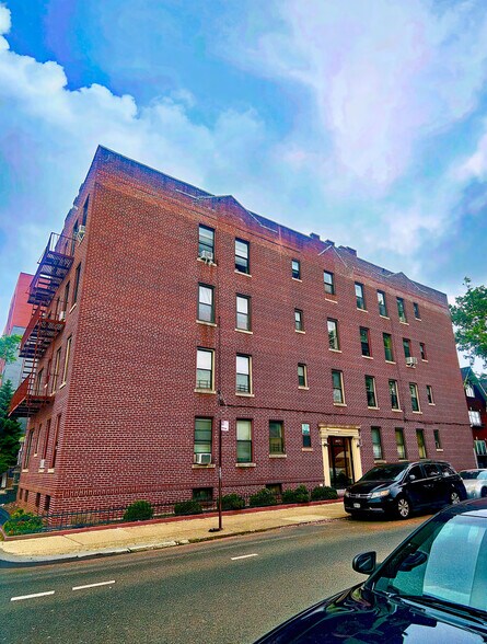 1742 E 2nd St, Brooklyn, NY for sale - Primary Photo - Image 1 of 14