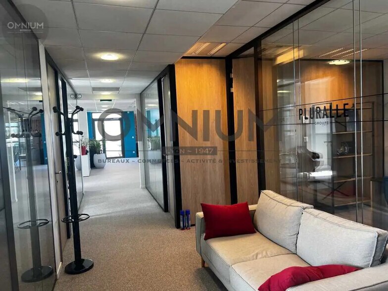 Bureau dans Écully à louer - Photo du bâtiment - Image 3 de 8
