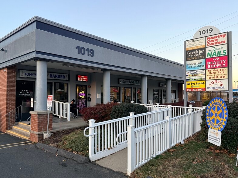 1019 Farmington Ave, Bristol, CT for lease - Building Photo - Image 2 of 6