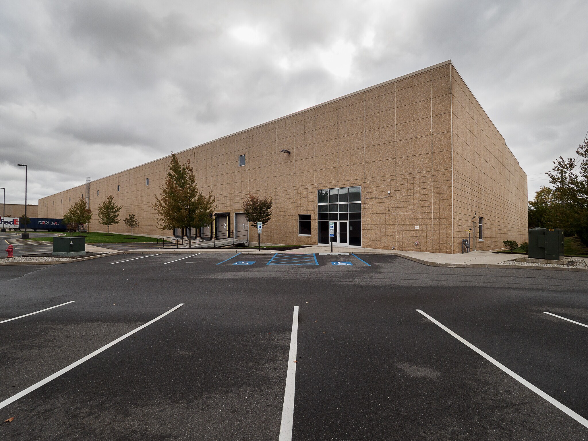 70 Carter Dr, Edison, NJ à louer Photo du bâtiment- Image 1 de 7