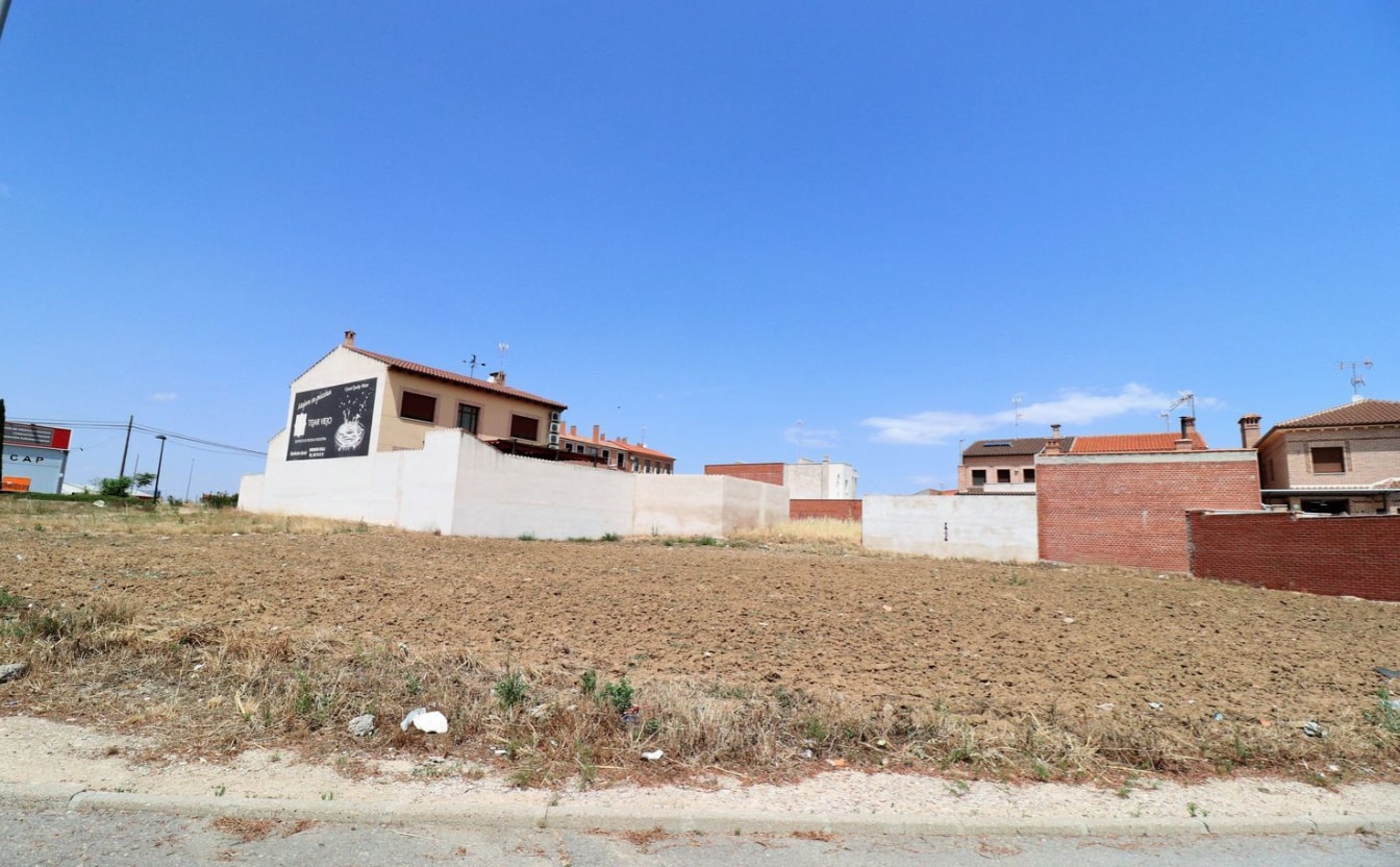 Calle Perdiz, 5-9, Fuensalida, Toledo for sale Primary Photo- Image 1 of 6