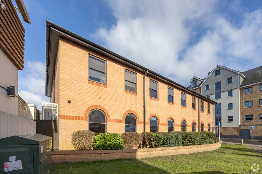 Riverside, Bishop's Stortford à louer - Photo du bâtiment - Image 2 de 4