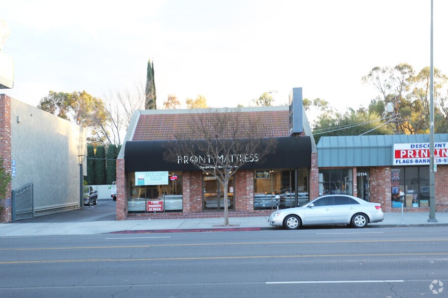 22110 Ventura Blvd, Woodland Hills, CA à louer - Photo du bâtiment - Image 2 de 3
