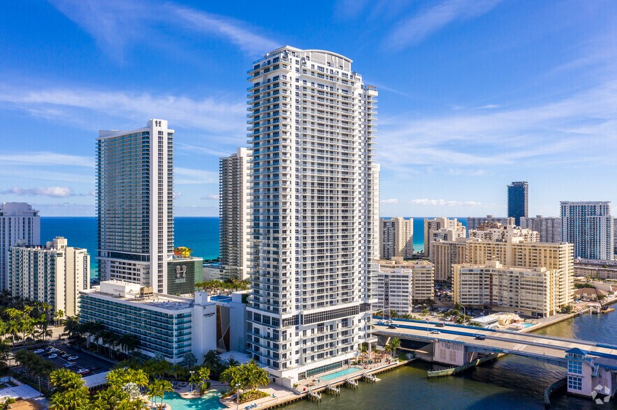 4010 S Ocean Dr, Hollywood, FL à louer - Photo principale - Image 1 de 89