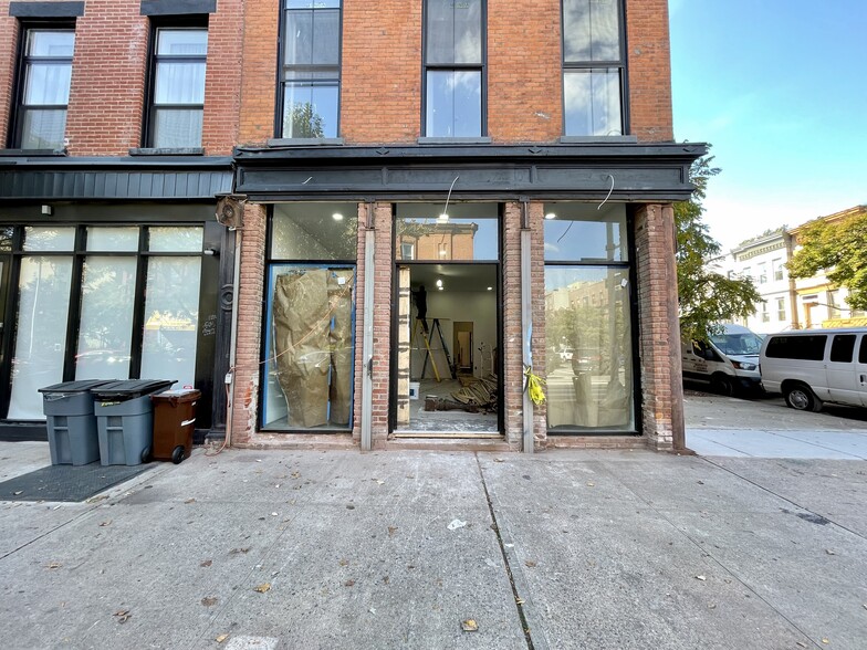 246 Patchen Ave, Brooklyn, NY for lease - Building Photo - Image 1 of 5