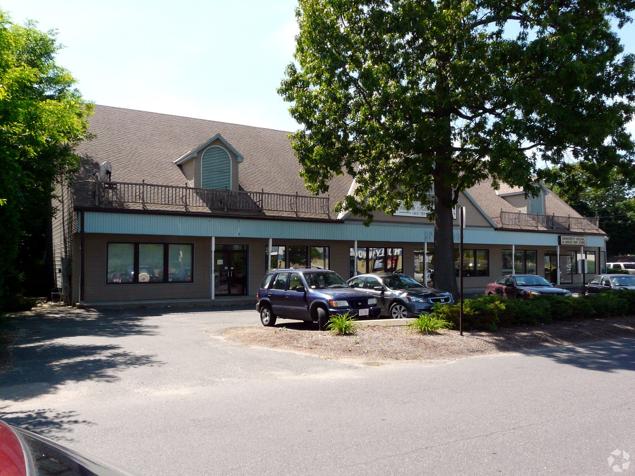 16-24 Arnold Ave, Springfield, MA for lease Primary Photo- Image 1 of 3