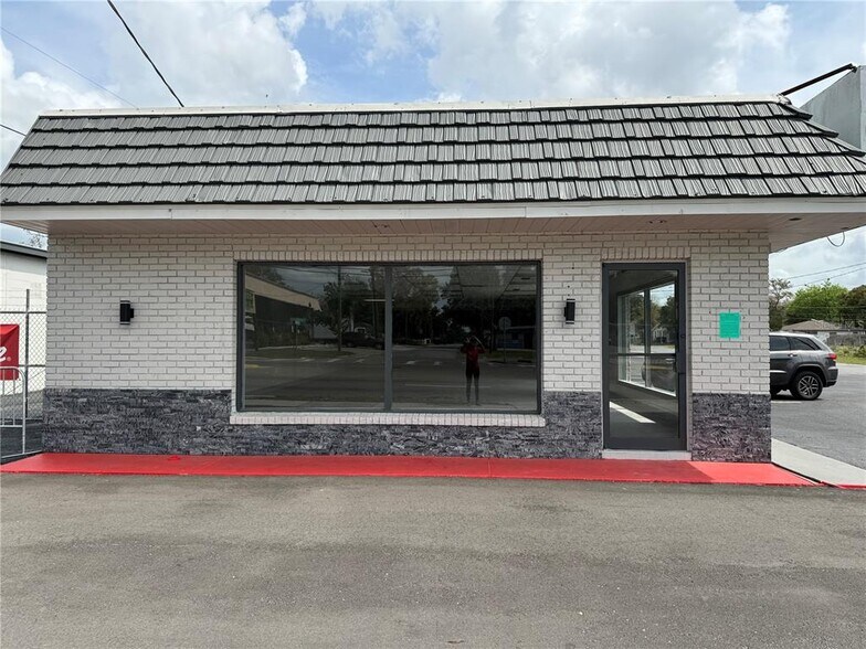 9501 N Nebraska Ave, Tampa, FL à vendre - Photo du bâtiment - Image 2 de 12