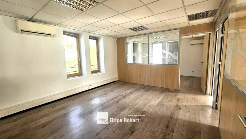Office in Lyon for lease - Interior Photo - Image 3 of 9