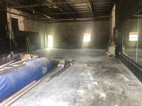 7 Melanie Ln, East Hanover, NJ for lease Interior Photo- Image 2 of 5