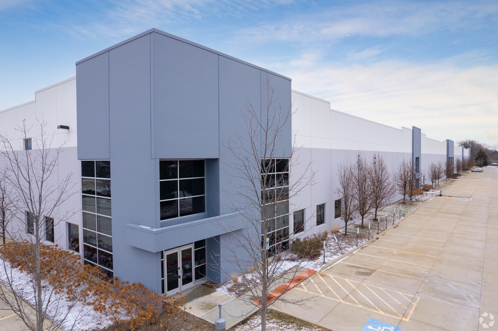 851-899 E Park Ave, Libertyville, IL for lease Building Photo- Image 1 of 14