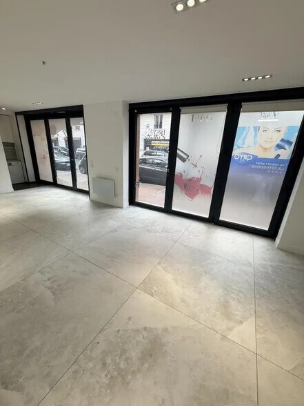 Office in Issy-les-Moulineaux for sale - Interior Photo - Image 1 of 5