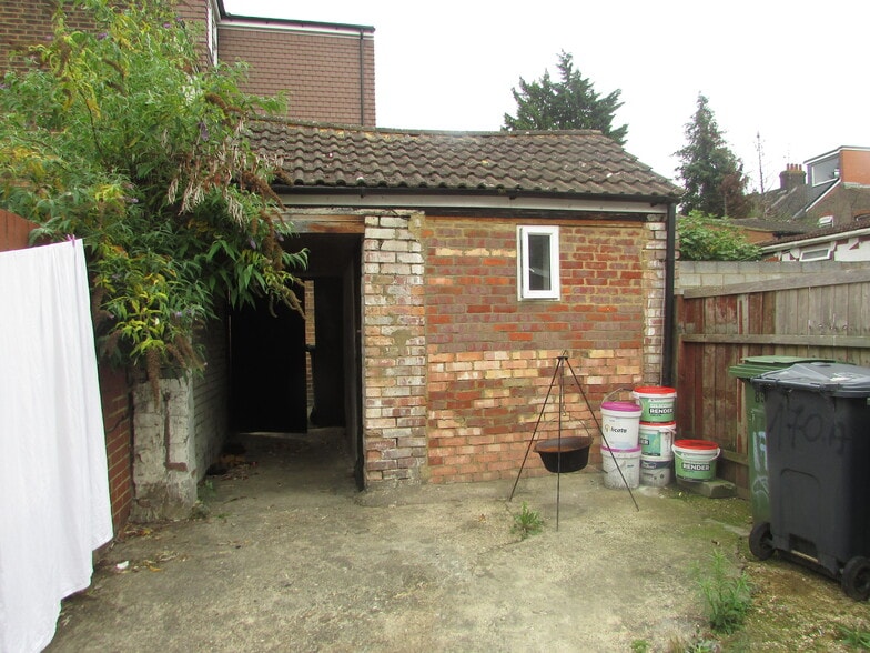 170 Leagrave Rd, Luton for lease - Building Photo - Image 3 of 4