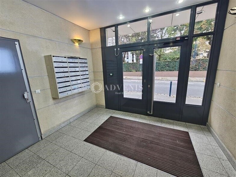Bureau dans Pantin à louer - Hall d’entrée - Image 2 de 6