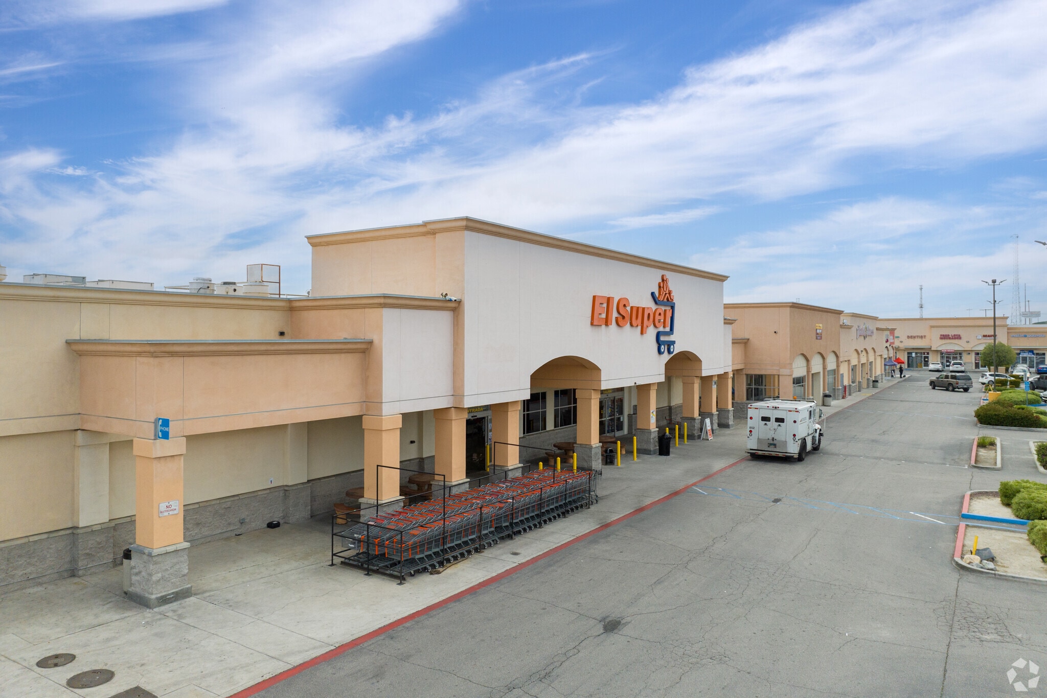 568-618 S Mount Vernon Ave, San Bernardino, CA for lease Primary Photo- Image 1 of 7