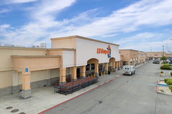 Plus de détails pour 570-618 S Mount Vernon Ave, San Bernardino, CA - Commerce de détail à louer