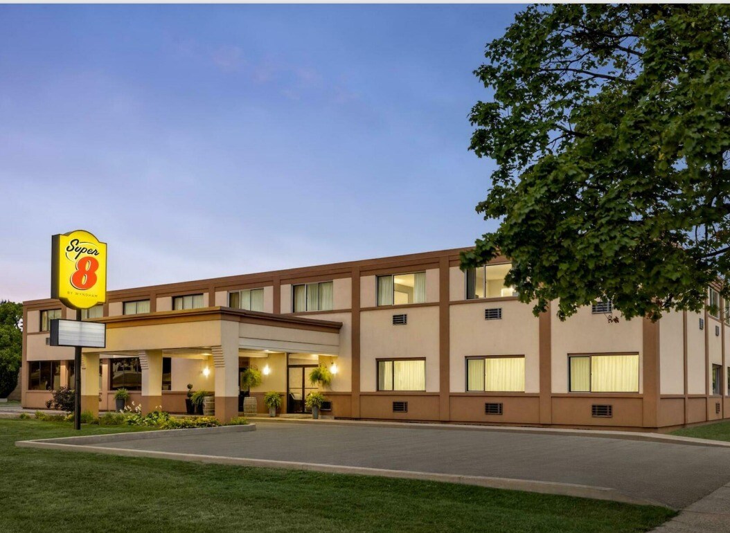 420 Christina St N, Sarnia, ON à vendre Photo principale- Image 1 de 1