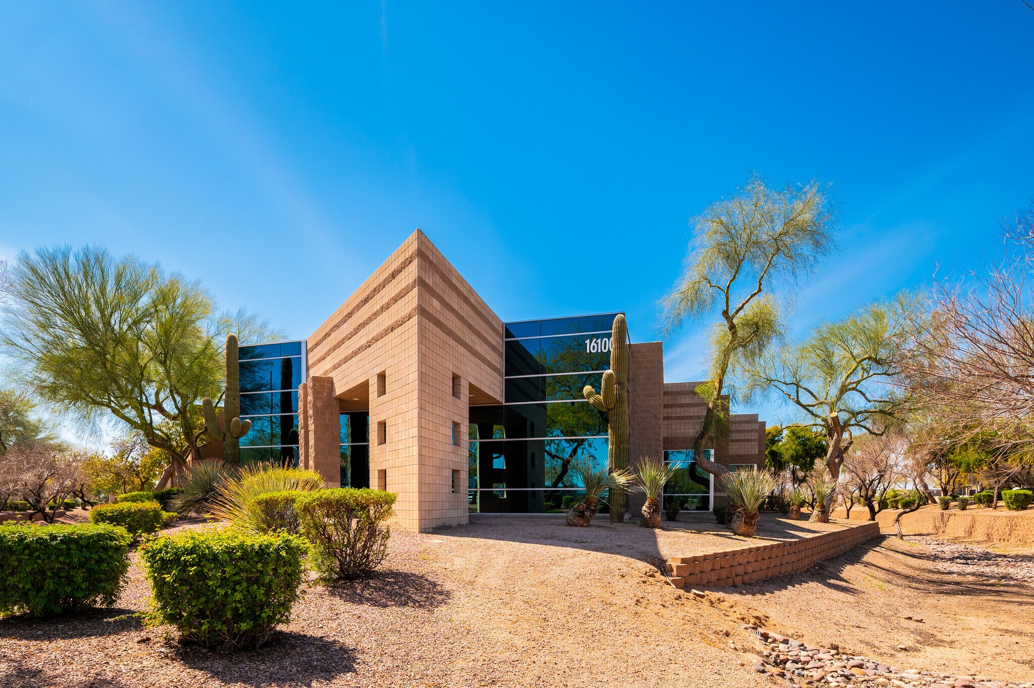 15880 N Greenway-Hayden Loop, Scottsdale, AZ for lease Primary Photo- Image 1 of 20