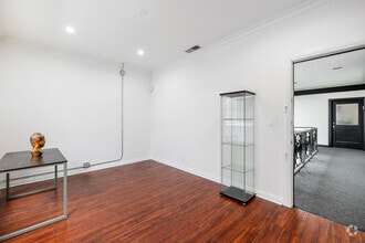 7956-7958 Beverly Blvd, Los Angeles, CA for lease Interior Photo- Image 2 of 4