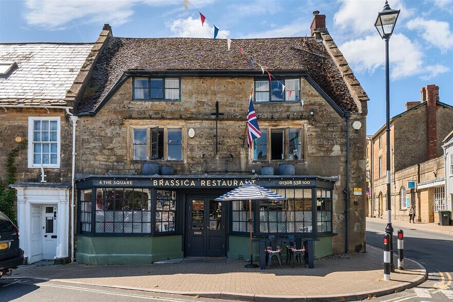 4 The Sq, Beaminster à vendre - Photo du bâtiment - Image 1 de 15