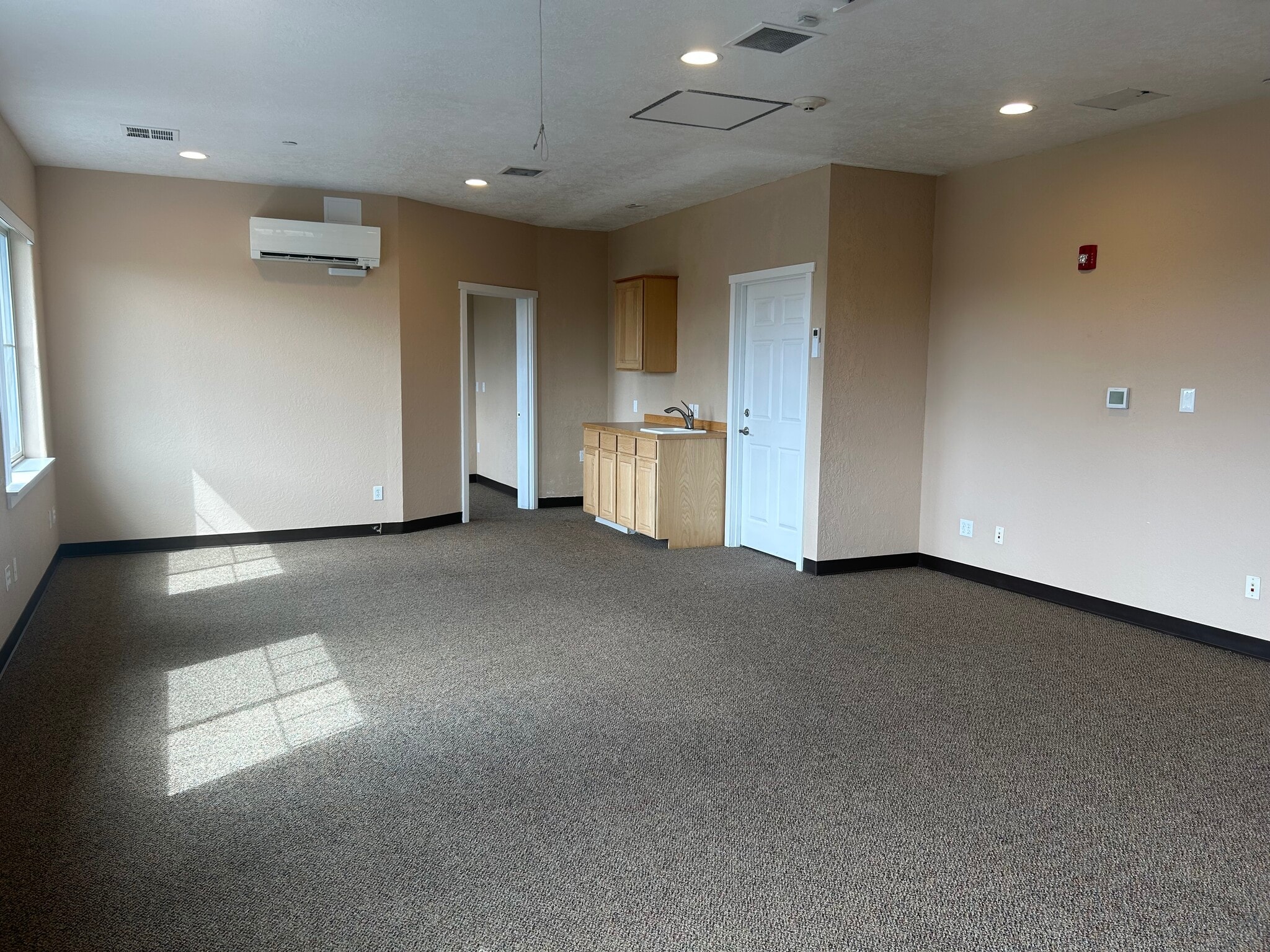 631 W Antler Ave, Redmond, OR for lease Interior Photo- Image 1 of 4