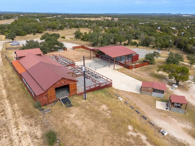 531 FM 3351, Boerne, TX à vendre - Photo du bâtiment - Image 1 de 28