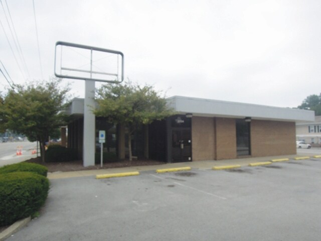 Plus de détails pour 5004 Poplar Level Rd, Louisville, KY - Commerce de détail à vendre