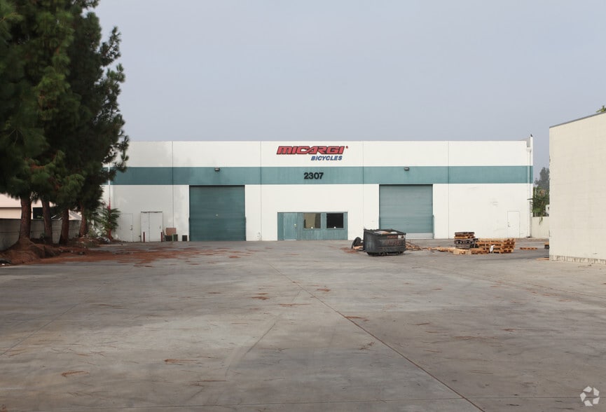 2307 N Loma Ave, South El Monte, CA for lease - Primary Photo - Image 2 of 8