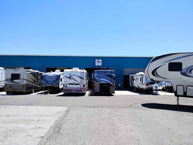 1417 Industrial Way, Gardnerville, NV à vendre - Photo du bâtiment - Image 3 de 27