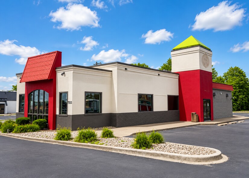 7511 E Washington St, Indianapolis, IN à louer - Photo du bâtiment - Image 1 de 4