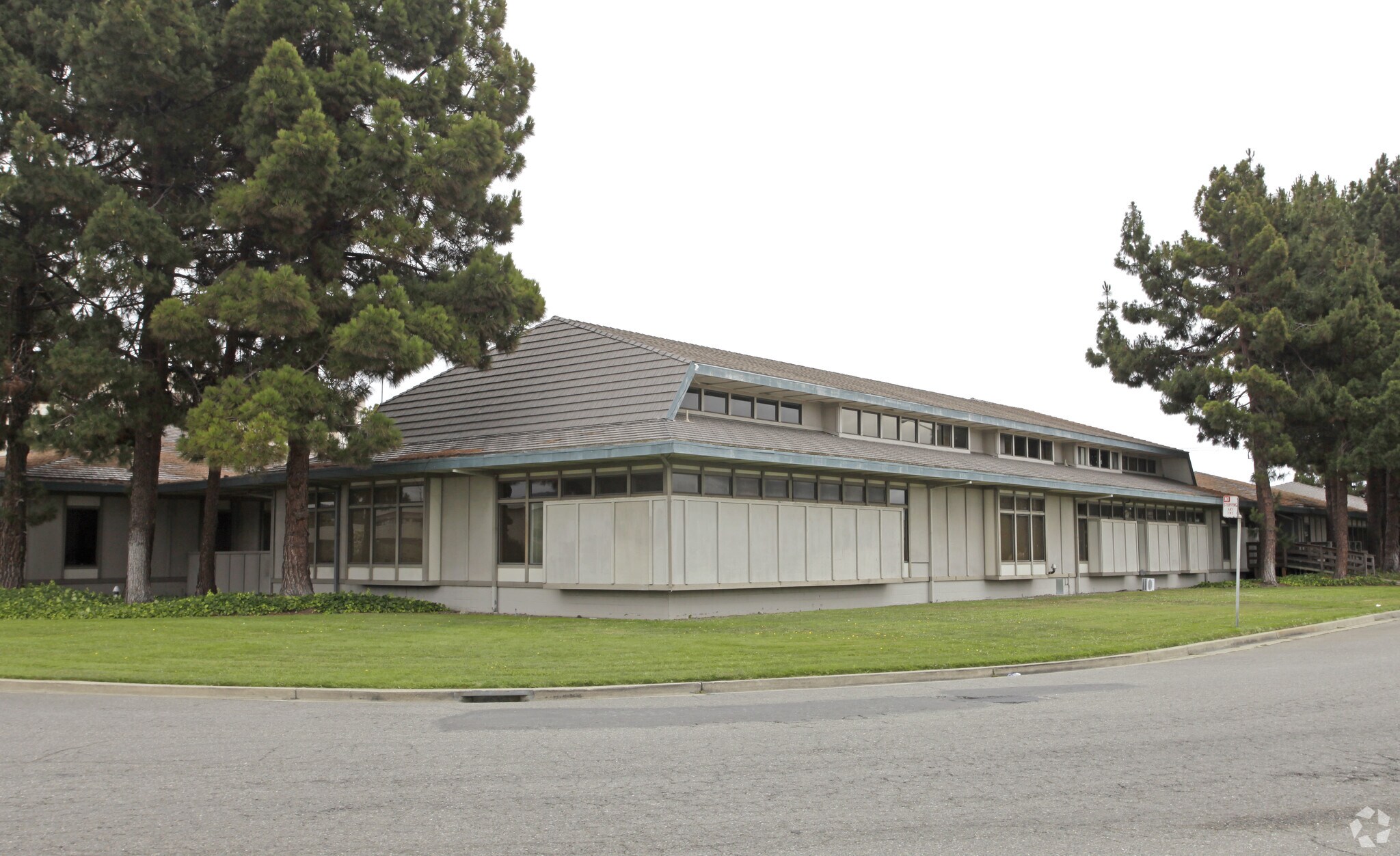 318-338 Pendleton Way, Oakland, CA for sale Primary Photo- Image 1 of 8