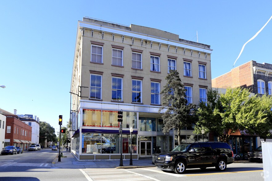 301 W Broughton St, Savannah, GA à louer - Photo du bâtiment - Image 2 de 26