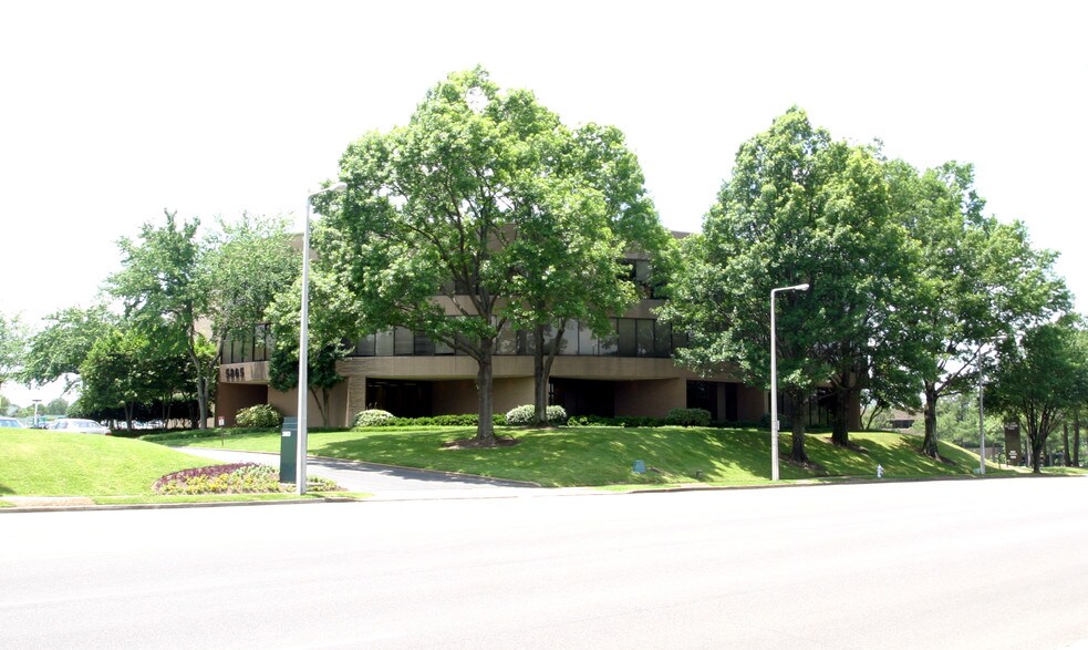5865 Ridgeway Center Pky, Memphis, TN for lease - Building Photo - Image 2 of 5