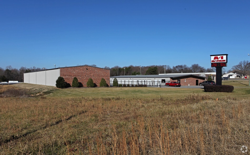 14735 Lucia Riverbend Hwy, Stanley, NC for lease - Primary Photo - Image 3 of 7