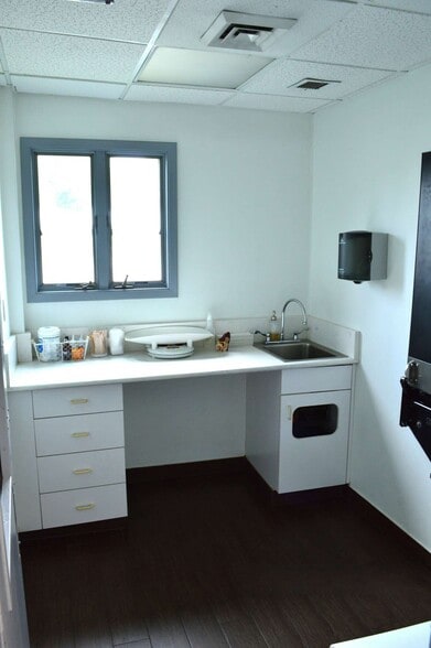 193 Tarrytown Rd, White Plains, NY for sale - Interior Photo - Image 3 of 7