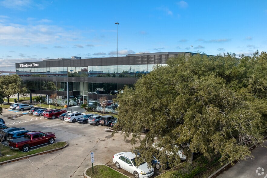 17314 State Highway 249, Houston, TX à louer - Photo du bâtiment - Image 2 de 14