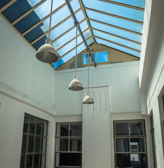 1063 Gayley Ave, Los Angeles, CA for lease - Building Photo - Image 3 of 17