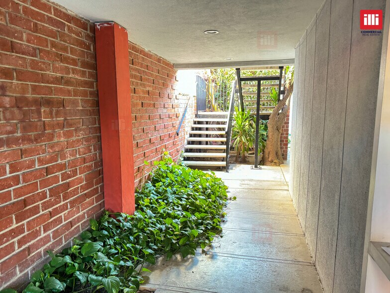 8240 Beverly Blvd, Los Angeles, CA à louer - Photo du bâtiment - Image 2 de 18