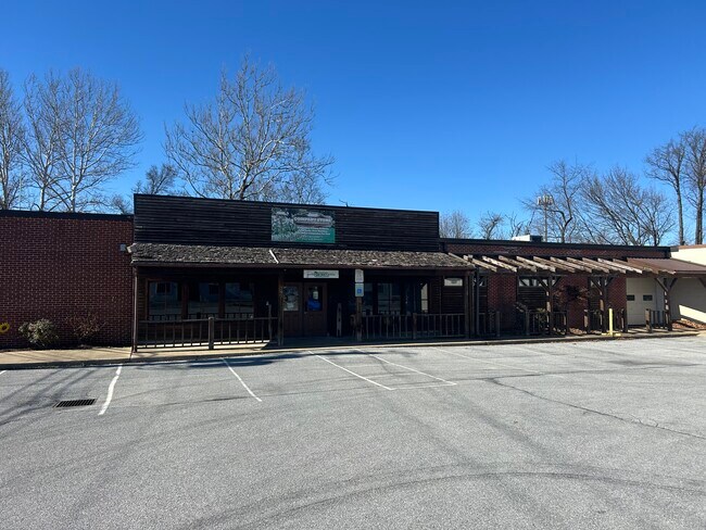Plus de détails pour 749 Commerce St, Sinking Spring, PA - Local d'activités à louer