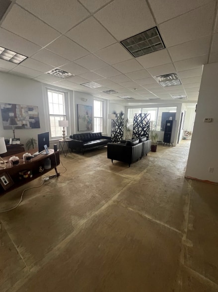 353 Broadway, Troy, NY for lease - Interior Photo - Image 2 of 5