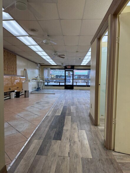 3845 E Tremont Ave, Bronx, NY à louer - Photo du bâtiment - Image 3 de 4